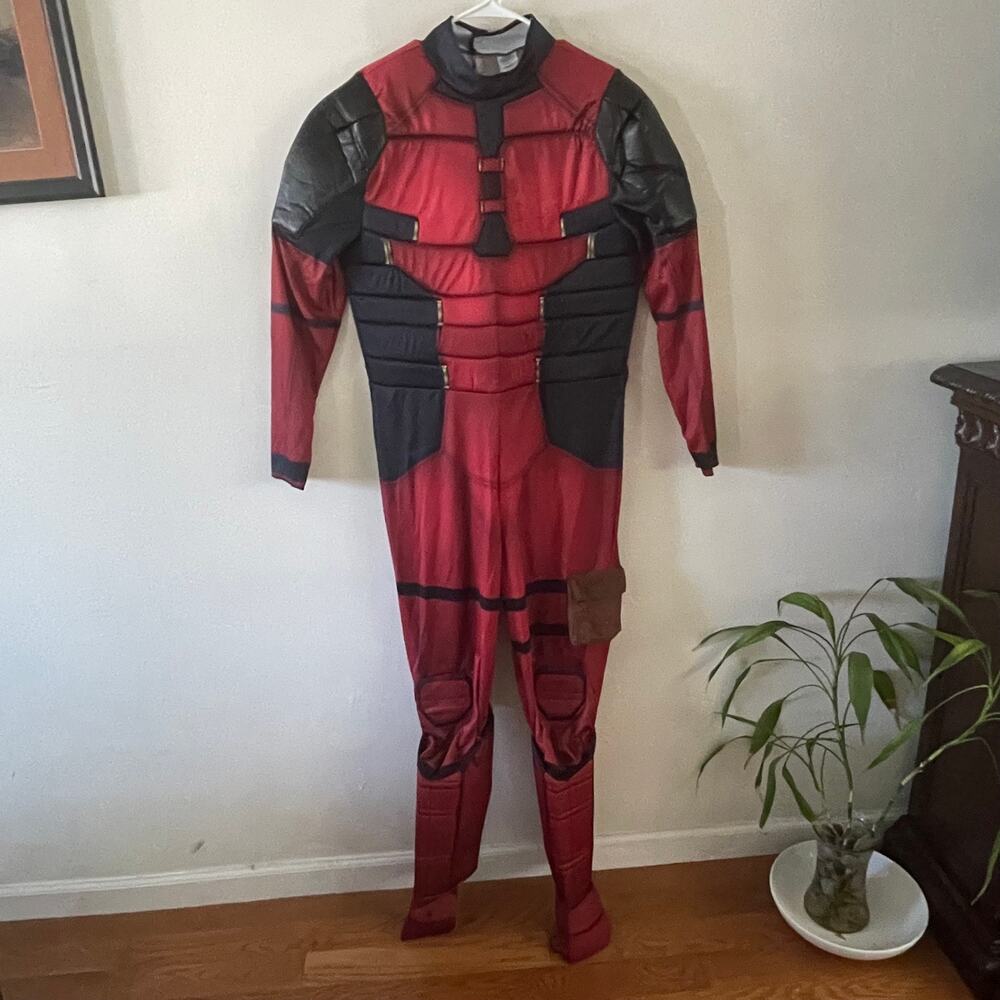 Spirit Halloween Deadpool Costume Mens Medium Jumpsuit Mask Only No Belt Gloves